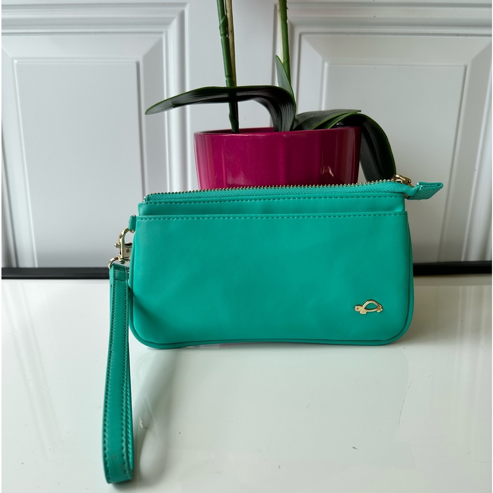 Carpisa Wristlet